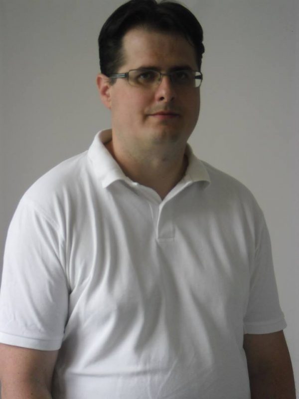Keller Ádám látható a képen